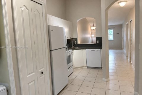 Copropriété à louer à Pembroke Pines, Floride: 2 chambres, 76.37 m2 № 2086199 - photo 4