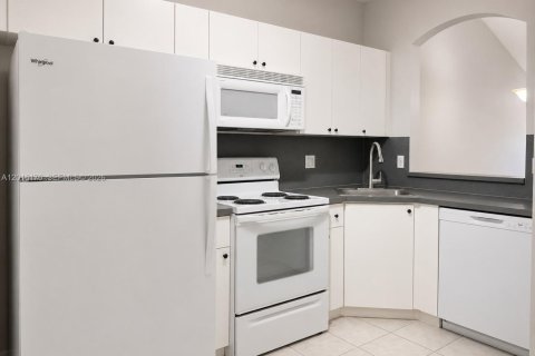 Copropriété à louer à Pembroke Pines, Floride: 2 chambres, 76.37 m2 № 2086199 - photo 13