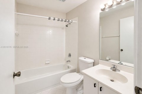 Copropriété à louer à Pembroke Pines, Floride: 2 chambres, 76.37 m2 № 2086199 - photo 12
