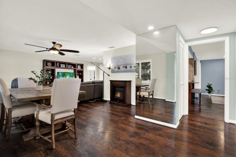 House in Largo, Florida 3 bedrooms, 158.86 sq.m. № 2396224 - photo 6