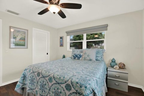 House in Largo, Florida 3 bedrooms, 158.86 sq.m. № 2396224 - photo 29