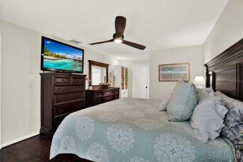 House in Largo, Florida 3 bedrooms, 158.86 sq.m. № 2396224 - photo 23