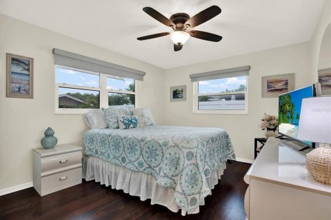 House in Largo, Florida 3 bedrooms, 158.86 sq.m. № 2396224 - photo 27