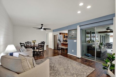 House in Largo, Florida 3 bedrooms, 158.86 sq.m. № 2396224 - photo 18