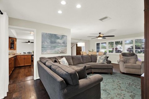 House in Largo, Florida 3 bedrooms, 158.86 sq.m. № 2396224 - photo 12