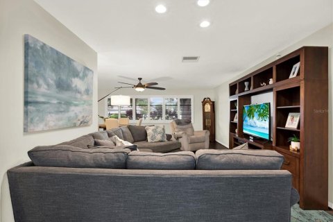House in Largo, Florida 3 bedrooms, 158.86 sq.m. № 2396224 - photo 10