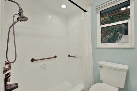 House in Largo, Florida 3 bedrooms, 158.86 sq.m. № 2396224 - photo 26