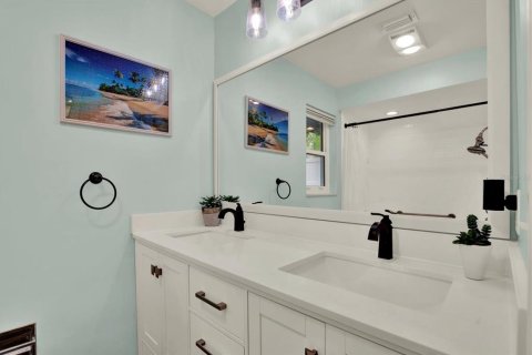 House in Largo, Florida 3 bedrooms, 158.86 sq.m. № 2396224 - photo 25