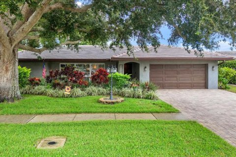 House in Largo, Florida 3 bedrooms, 158.86 sq.m. № 2396224