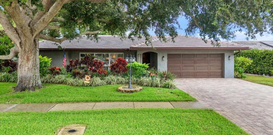 House in Largo, Florida 3 bedrooms, 158.86 sq.m. № 2396224