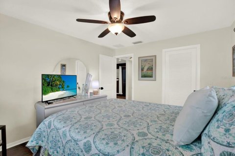 House in Largo, Florida 3 bedrooms, 158.86 sq.m. № 2396224 - photo 28