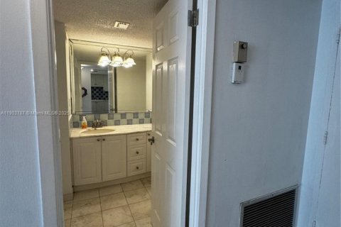 Condo in Aventura, Florida, 1 bedroom  № 1954985 - photo 30