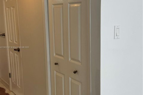 Condo in Aventura, Florida, 1 bedroom  № 1954985 - photo 26