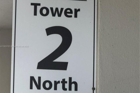 Condo in Aventura, Florida, 1 bedroom  № 1954985 - photo 6