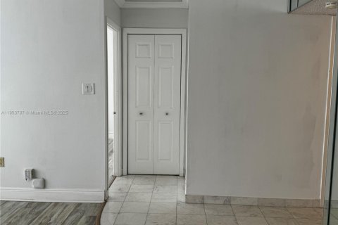 Condo in Aventura, Florida, 1 bedroom  № 1954985 - photo 19
