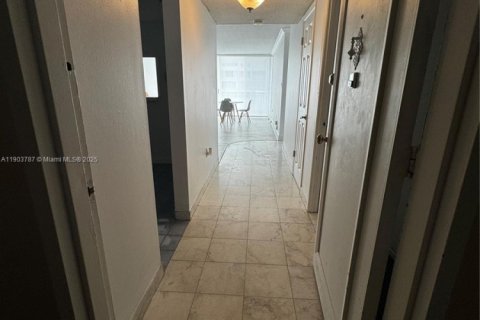 Condo in Aventura, Florida, 1 bedroom  № 1954985 - photo 8