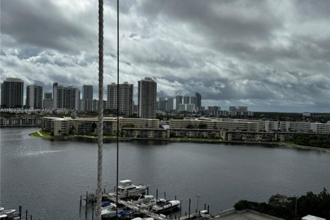 Condo in Aventura, Florida, 1 bedroom  № 1954985 - photo 11