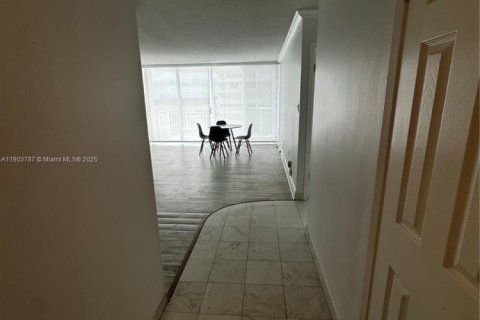 Condo in Aventura, Florida, 1 bedroom  № 1954985 - photo 9