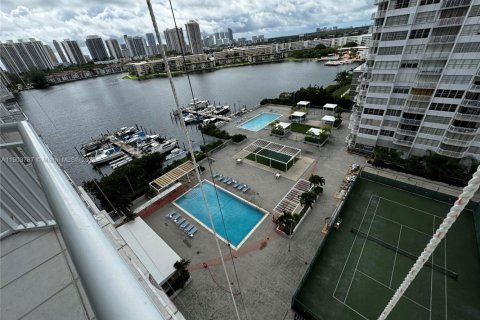 Condo in Aventura, Florida, 1 bedroom  № 1954985 - photo 12