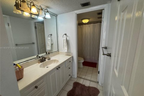Condo in Aventura, Florida, 1 bedroom  № 1954985 - photo 25