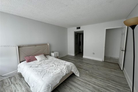 Condo in Aventura, Florida, 1 bedroom  № 1954985 - photo 22