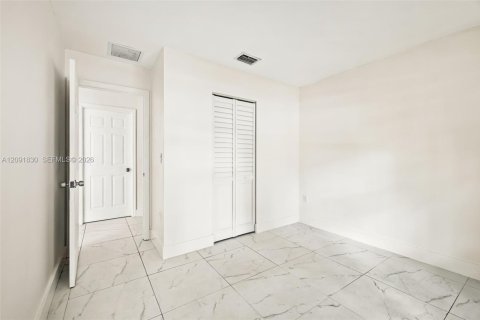 Immobilier commercial à vendre à Miami, Floride: 289.67 m2 № 2385005 - photo 13
