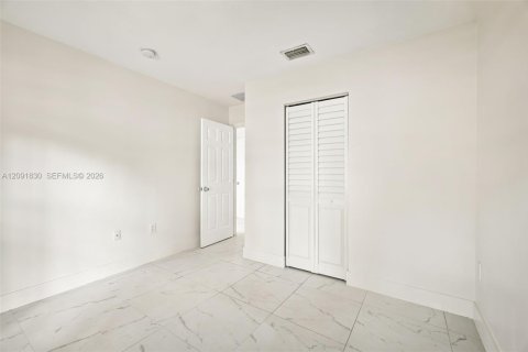 Immobilier commercial à vendre à Miami, Floride: 289.67 m2 № 2385005 - photo 12