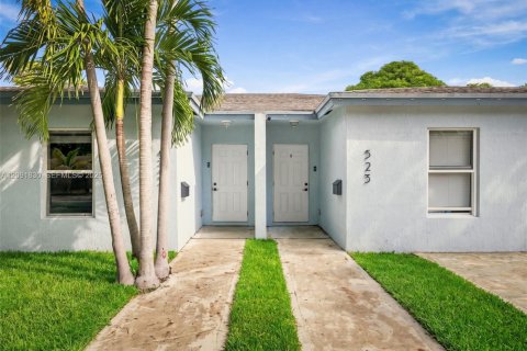 Immobilier commercial à Miami, Floride 289.67 m2 № 2385005