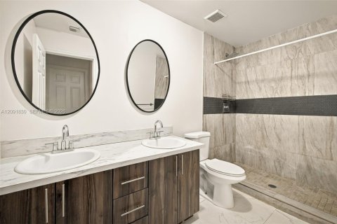 Immobilier commercial à vendre à Miami, Floride: 289.67 m2 № 2385005 - photo 23