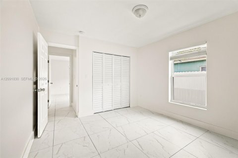 Immobilier commercial à vendre à Miami, Floride: 289.67 m2 № 2385005 - photo 10