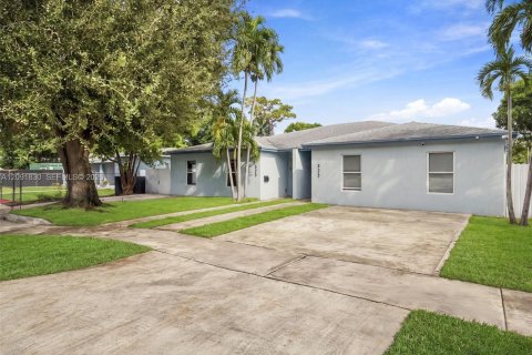 Immobilier commercial à vendre à Miami, Floride: 289.67 m2 № 2385005 - photo 2