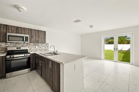 Immobilier commercial à vendre à Miami, Floride: 289.67 m2 № 2385005 - photo 8