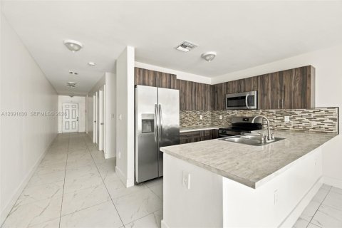 Immobilier commercial à vendre à Miami, Floride: 289.67 m2 № 2385005 - photo 4
