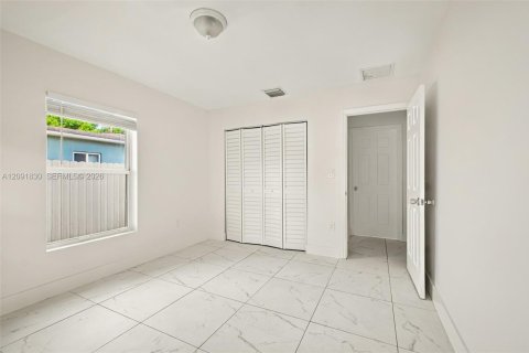 Immobilier commercial à vendre à Miami, Floride: 289.67 m2 № 2385005 - photo 15