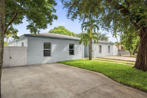Immobilier commercial à vendre à Miami, Floride: 289.67 m2 № 2385005 - photo 3