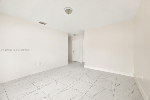 Immobilier commercial à vendre à Miami, Floride: 289.67 m2 № 2385005 - photo 16