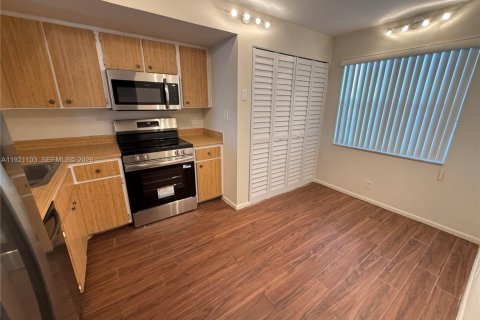 Condo in Margate, Florida, 2 bedrooms  № 2059922 - photo 5