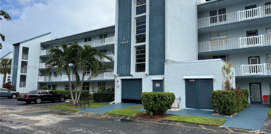 Condo in Margate, Florida, 2 bedrooms  № 2059922