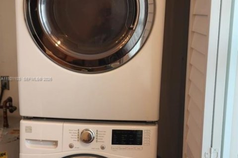 Condo in Margate, Florida, 2 bedrooms  № 2059922 - photo 13