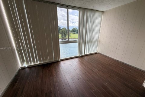 Condo in Margate, Florida, 2 bedrooms  № 2059922 - photo 7
