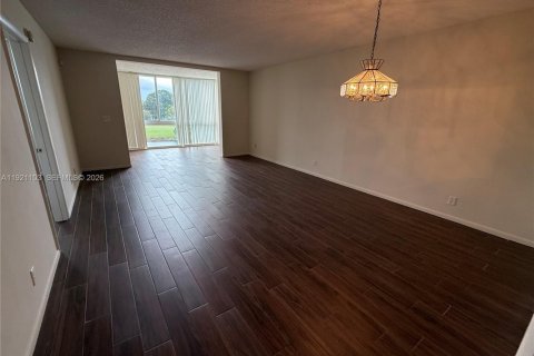 Condo in Margate, Florida, 2 bedrooms  № 2059922 - photo 4