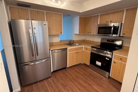 Condo in Margate, Florida, 2 bedrooms  № 2059922 - photo 3