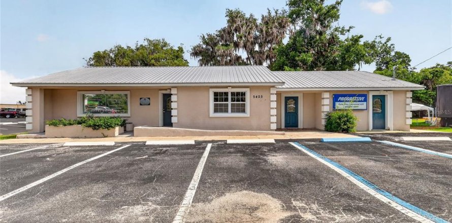Commercial property in Belleview, Florida 185.06 sq.m. № 2294583