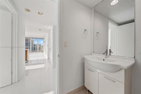 Купить кондоминиум в Майами, Флорида 2 спальни, 108.51м2, № 1713193 - фото 29