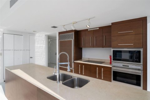 Купить кондоминиум в Майами, Флорида 2 спальни, 108.51м2, № 1713193 - фото 6