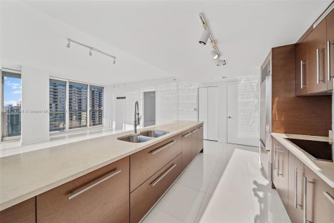 Купить кондоминиум в Майами, Флорида 2 спальни, 108.51м2, № 1713193 - фото 3