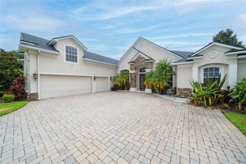 House in Clermont, Florida 4 bedrooms, 402.17 sq.m. № 1812548 - photo 16
