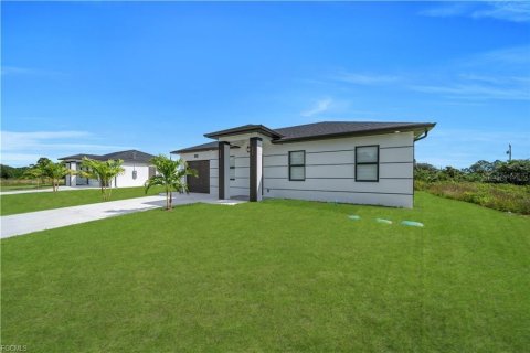 Casa en venta en Lehigh Acres, Florida, 3 dormitorios, 98.48 m2 № 2166654 - foto 2