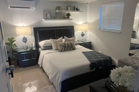 House in Miami, Florida 3 bedrooms, 96.43 sq.m. № 1948299 - photo 9