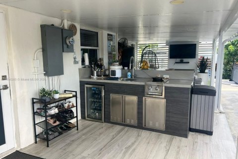 House in Miami, Florida 3 bedrooms, 96.43 sq.m. № 1948299 - photo 21